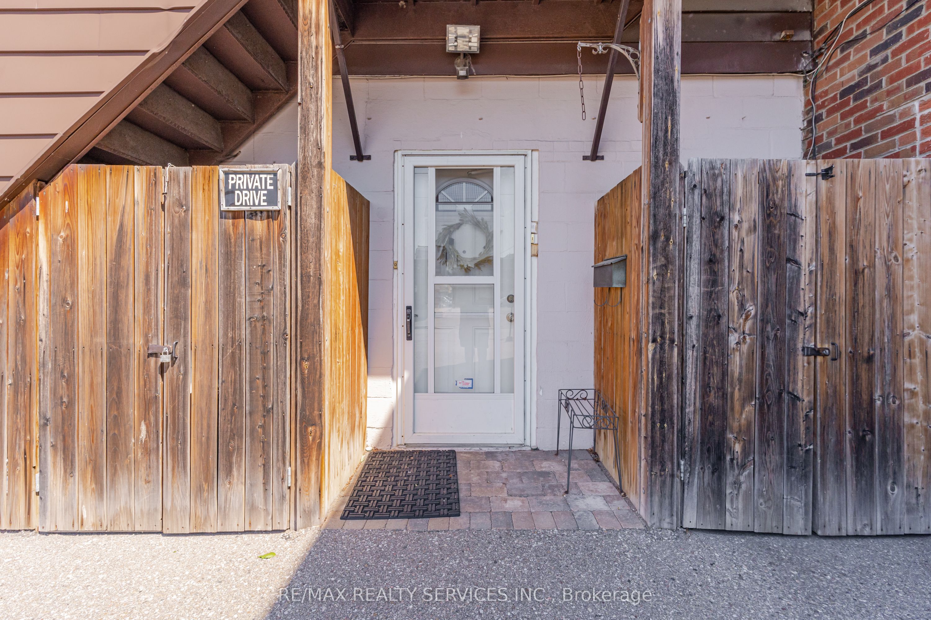 1652 Jane Street Property Photo 4