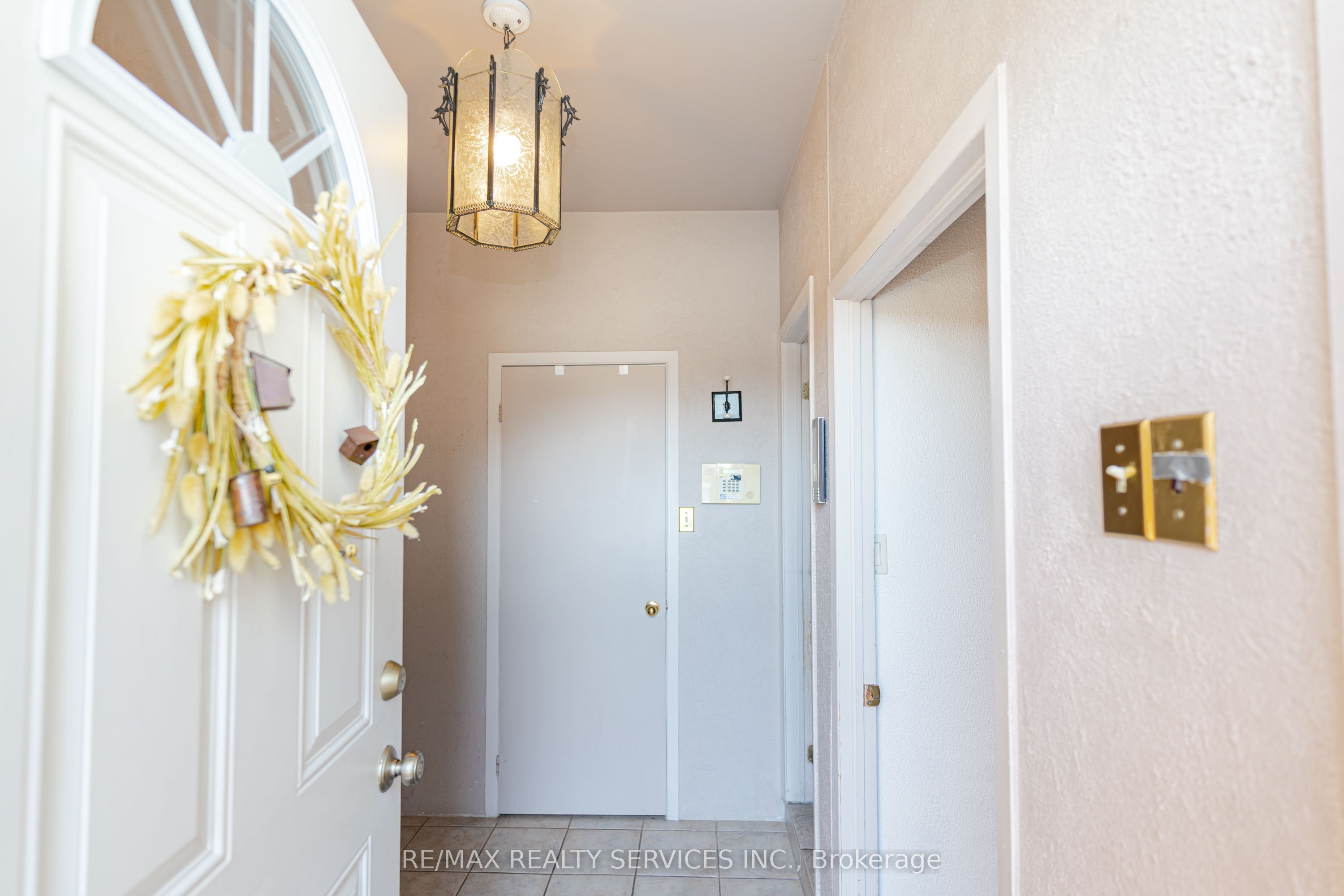 1652 Jane Street Property Photo 5