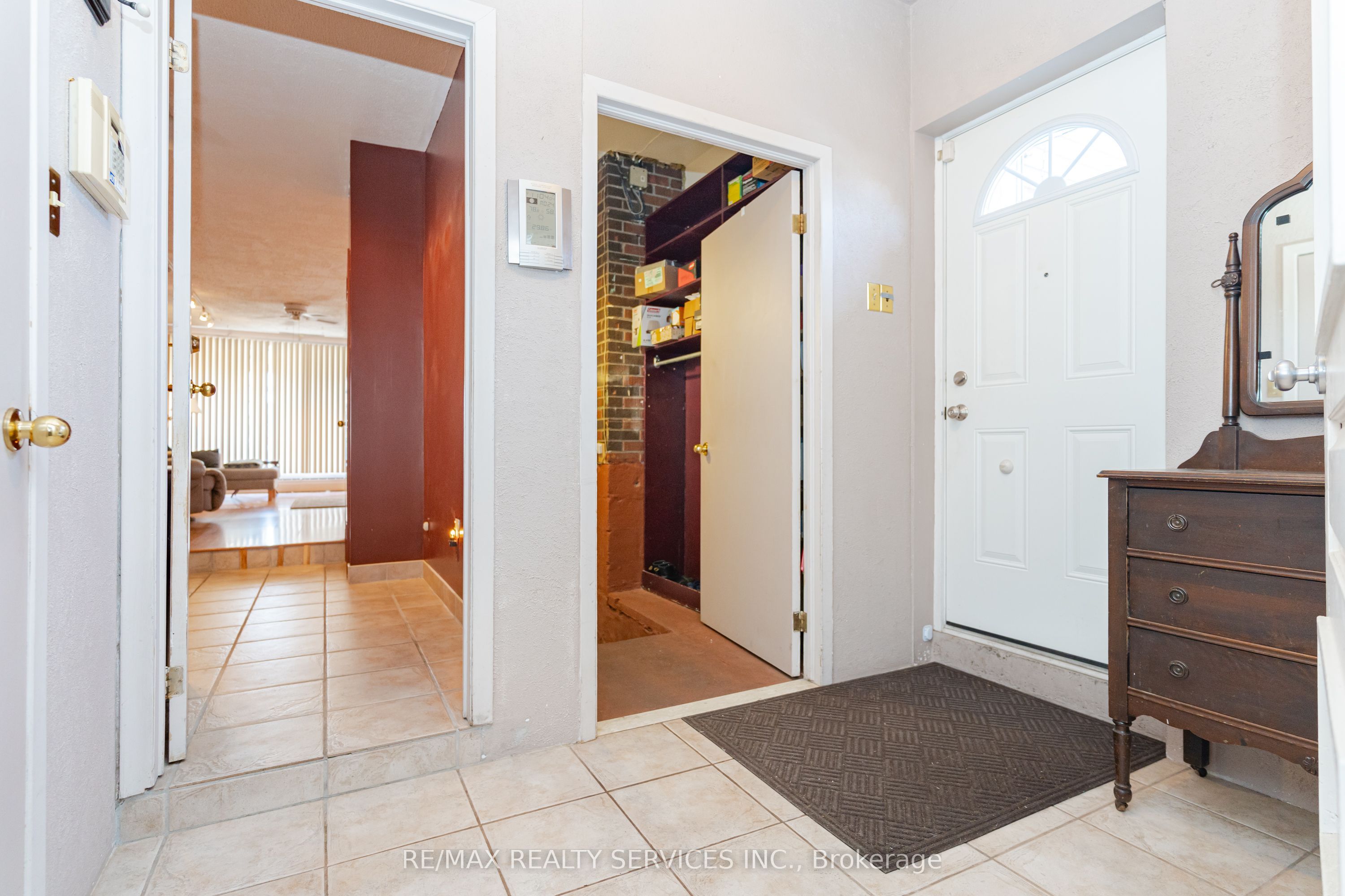 1652 Jane Street Property Photo 6