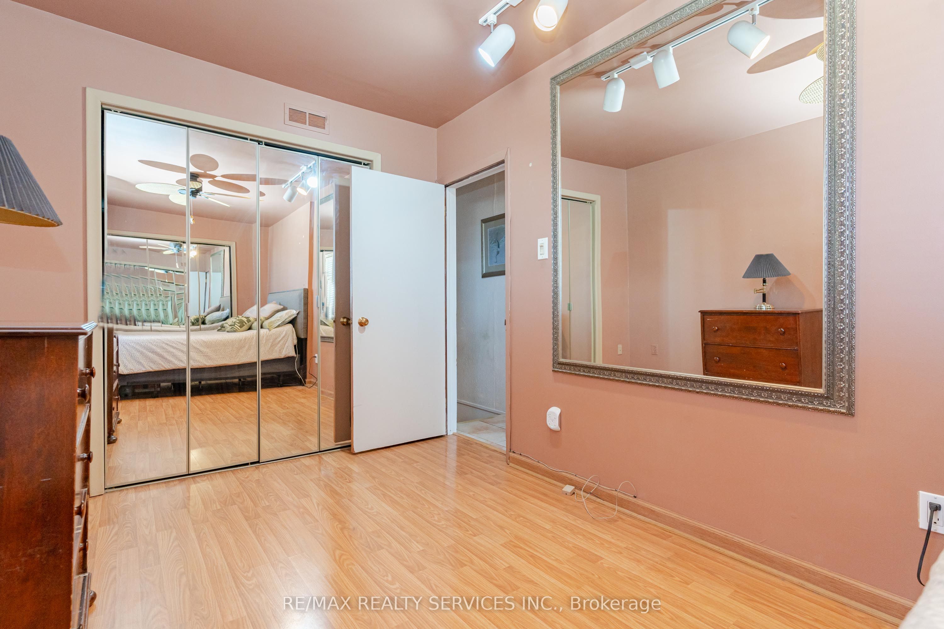 1652 Jane Street Property Photo 13