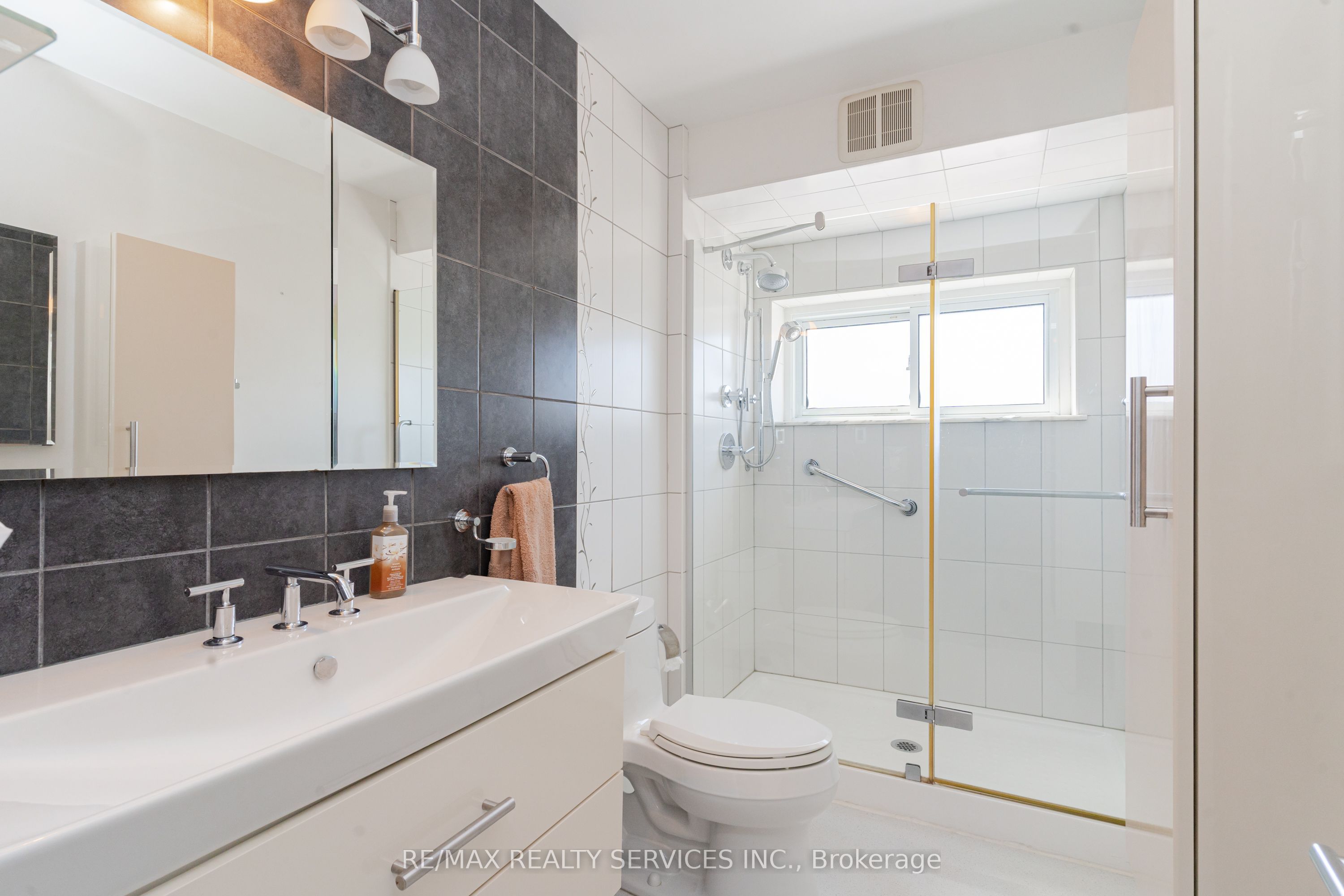 1652 Jane Street Property Photo 14