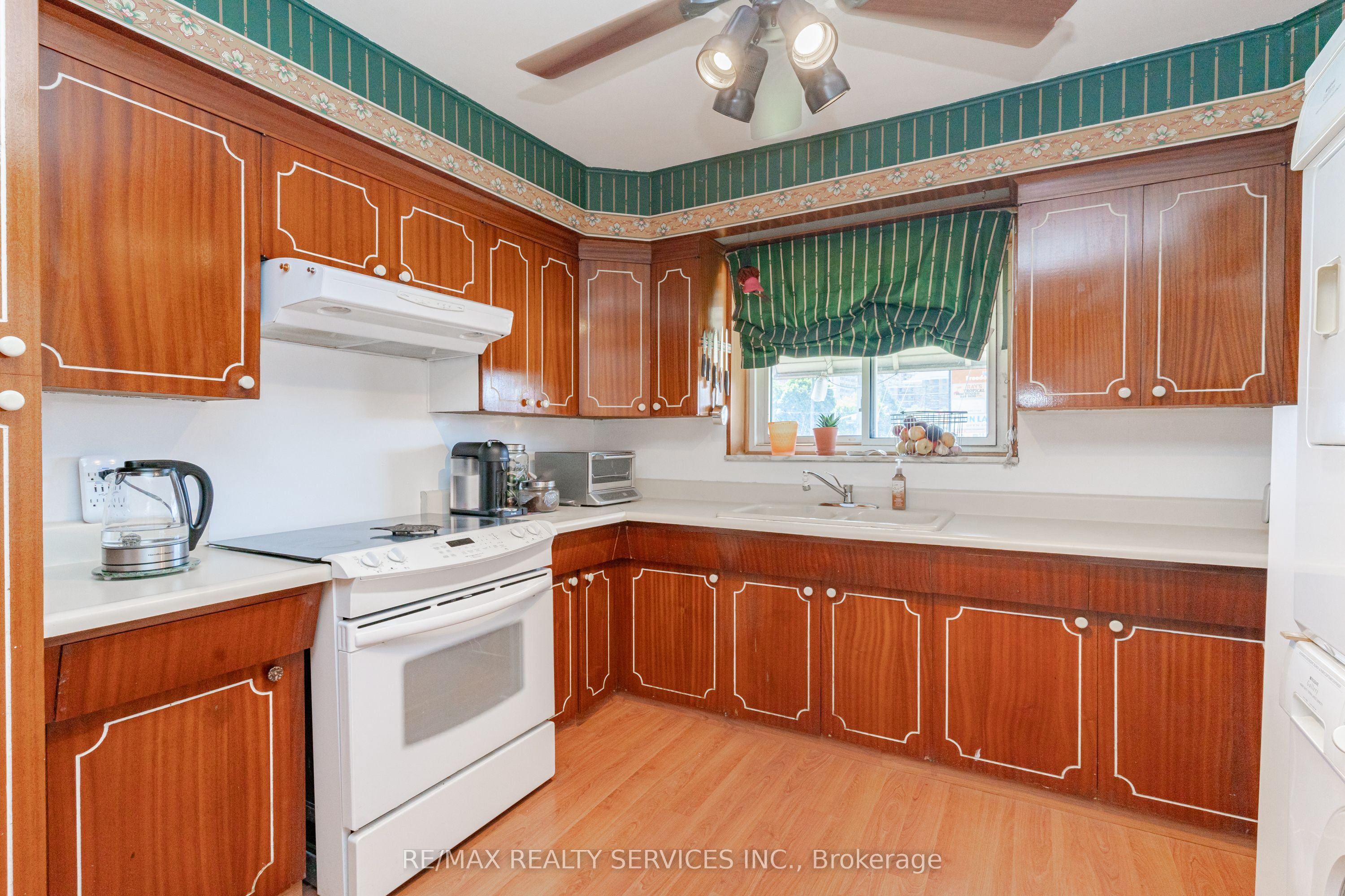1652 Jane Street Property Photo 17