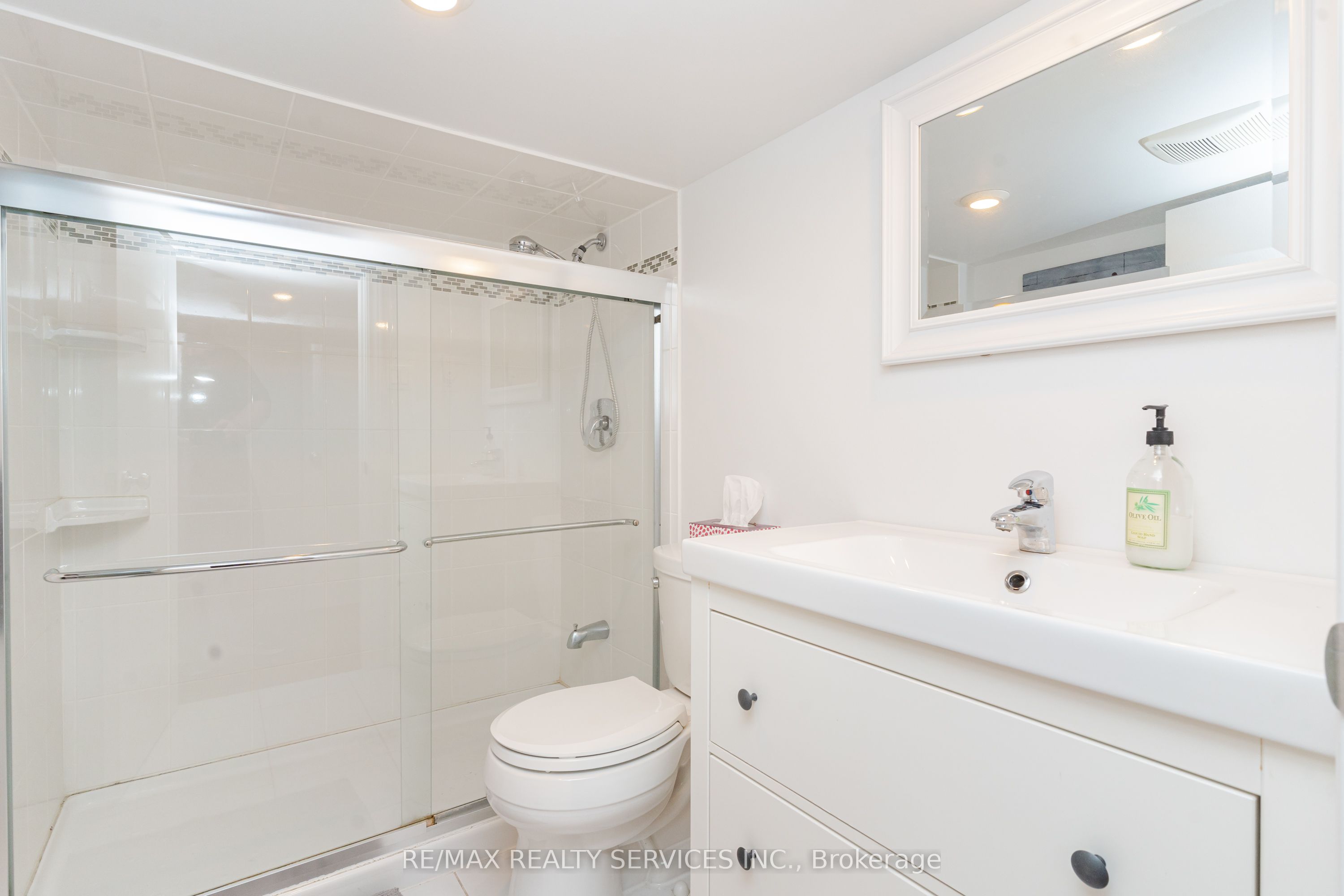 1652 Jane Street Property Photo 22