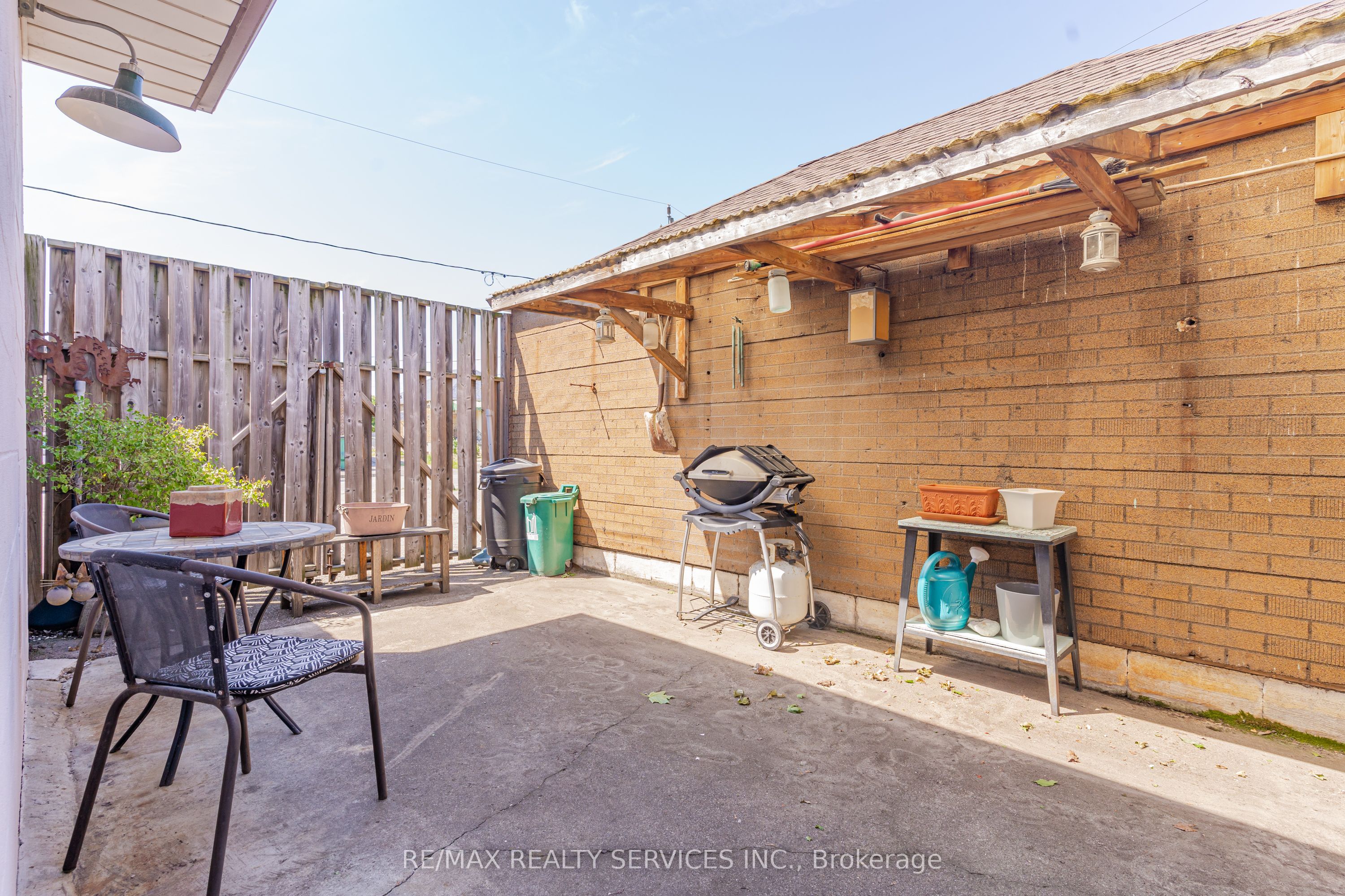 1652 Jane Street Property Photo 23