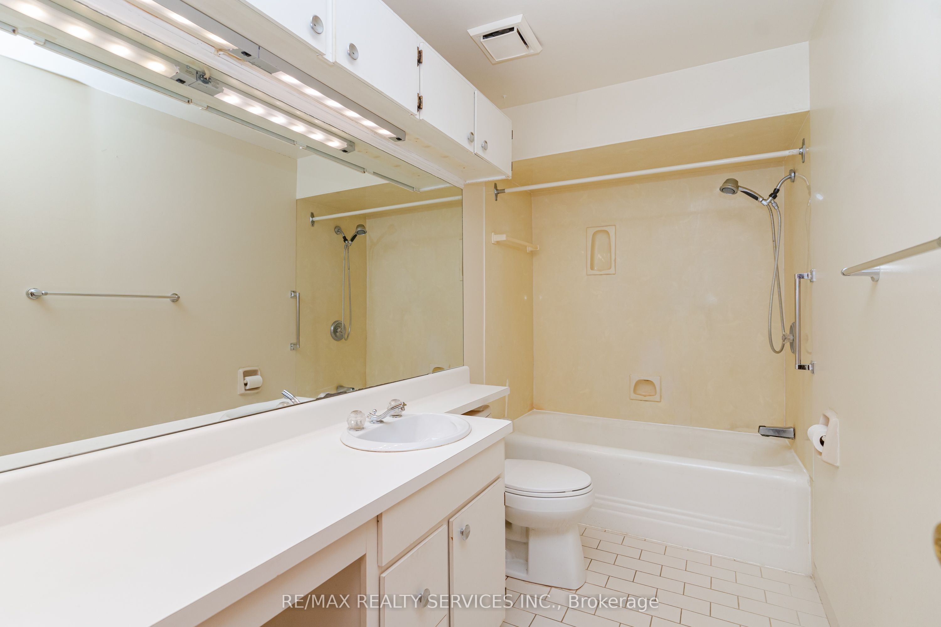 1652 Jane Street Property Photo 30