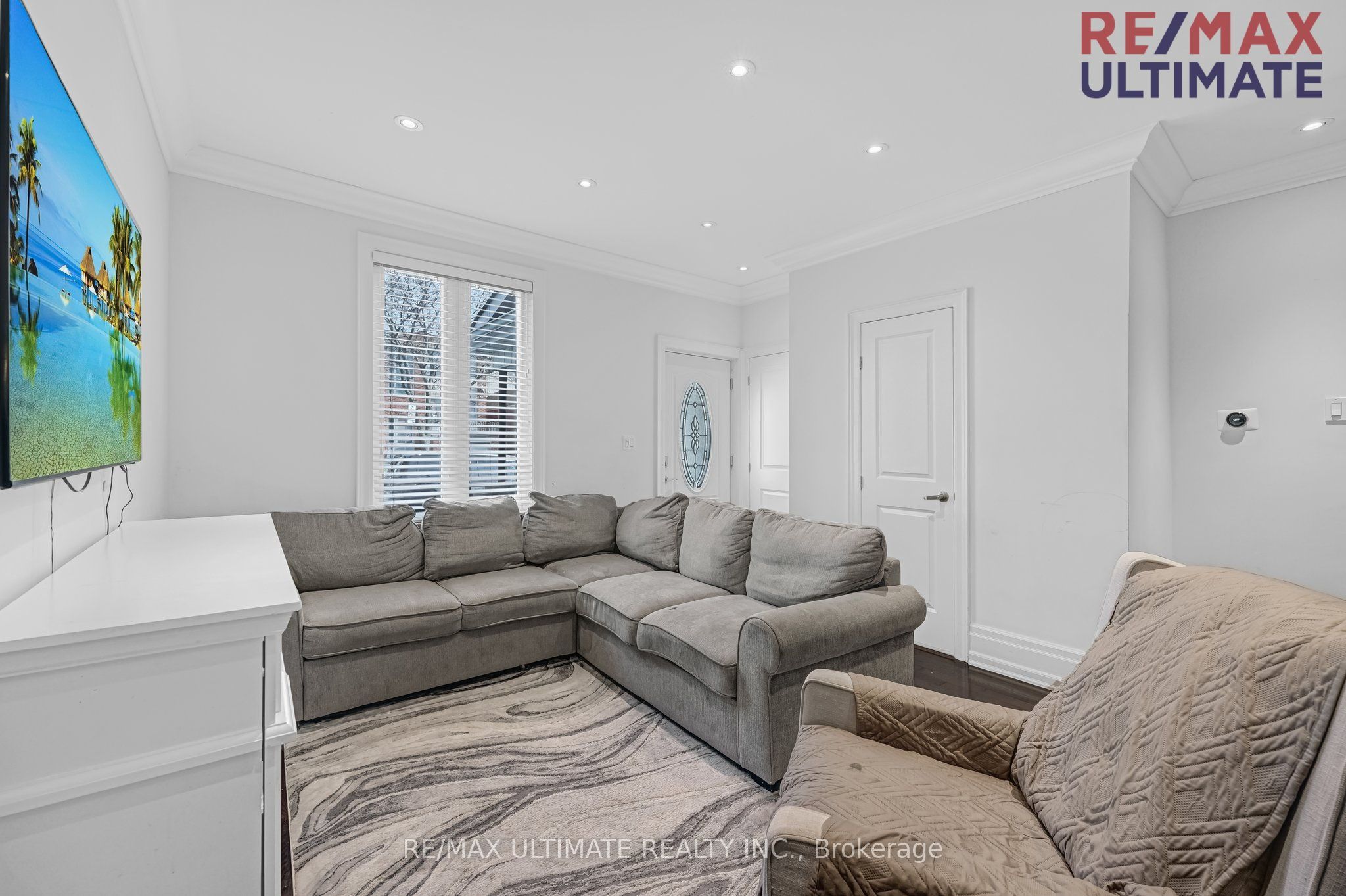 240 Rosethorn Avenue Property Photo 3