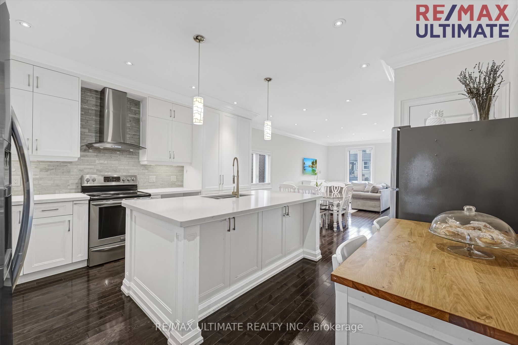 240 Rosethorn Avenue Property Photo 7