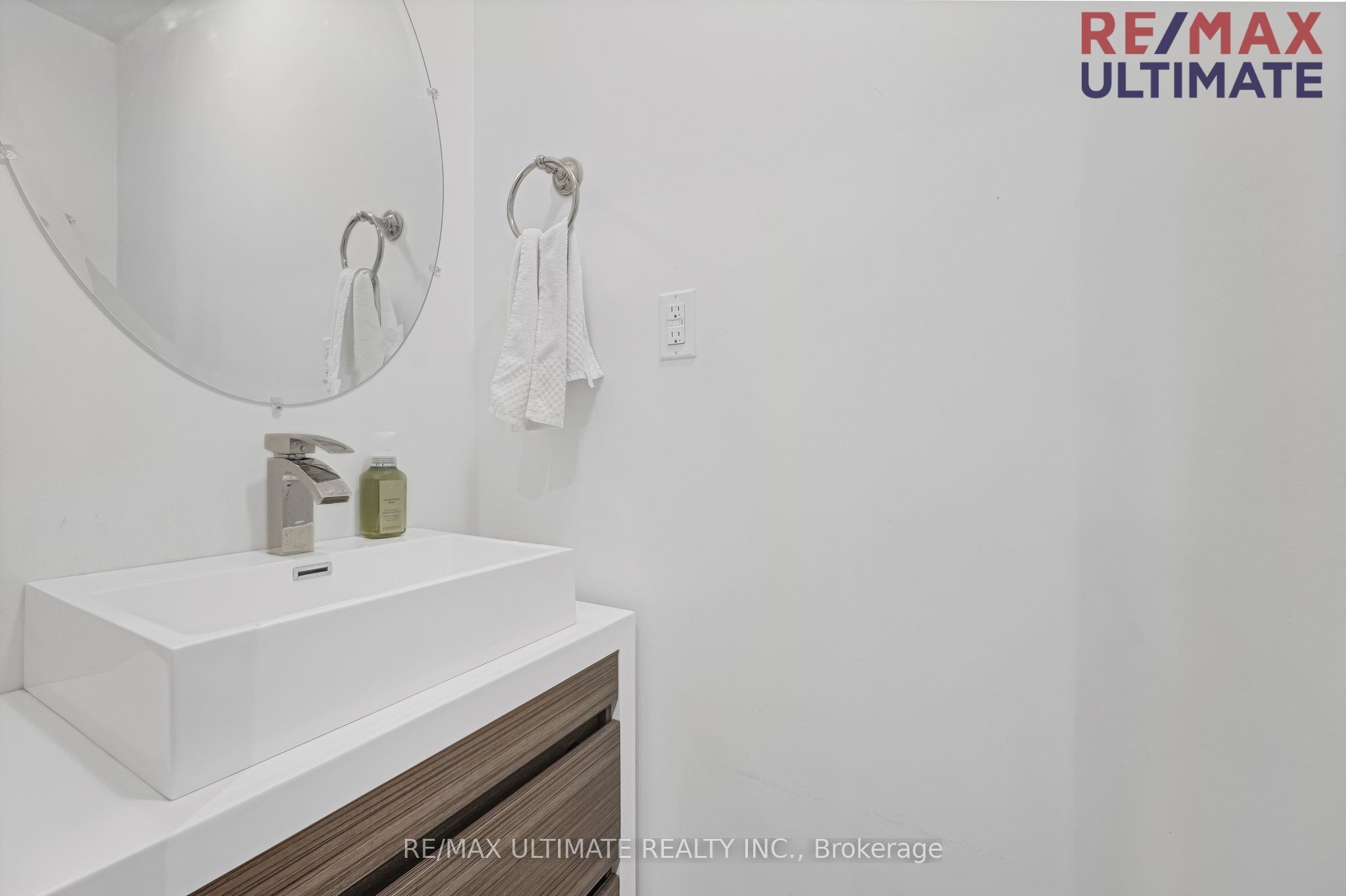 240 Rosethorn Avenue Property Photo 11
