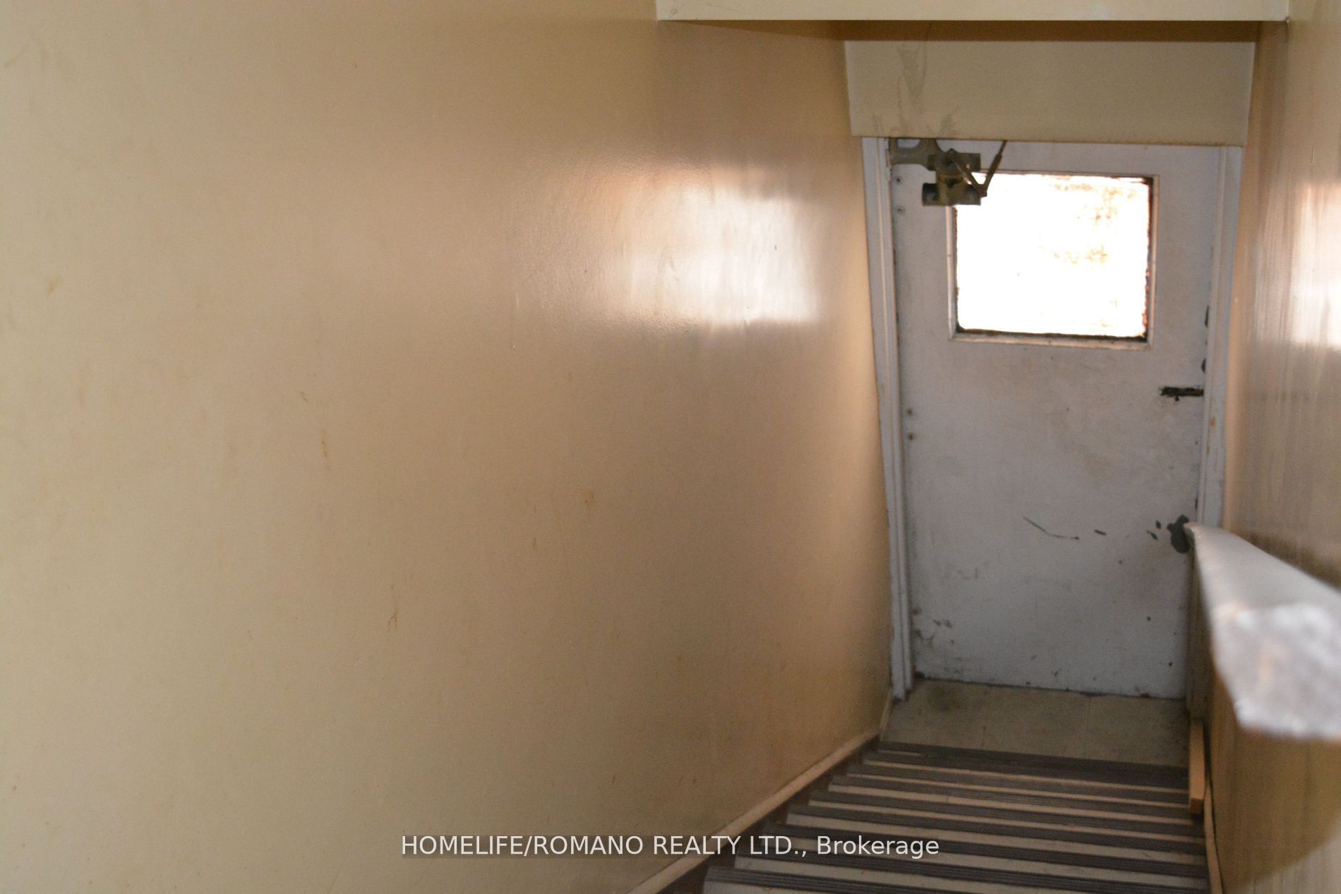 6127 Steeles Avenue Property Photo 5