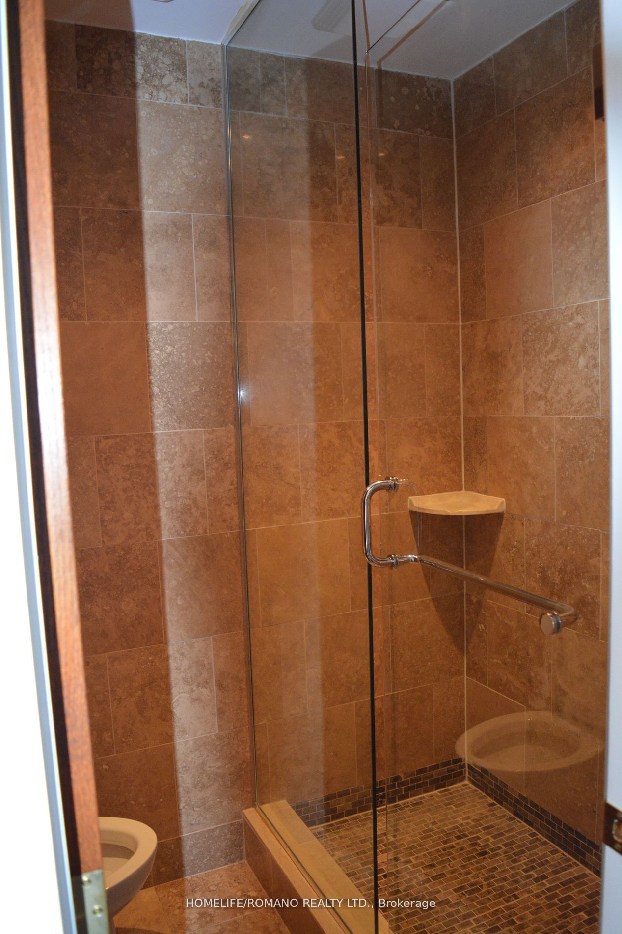6127 Steeles Avenue Property Photo 8