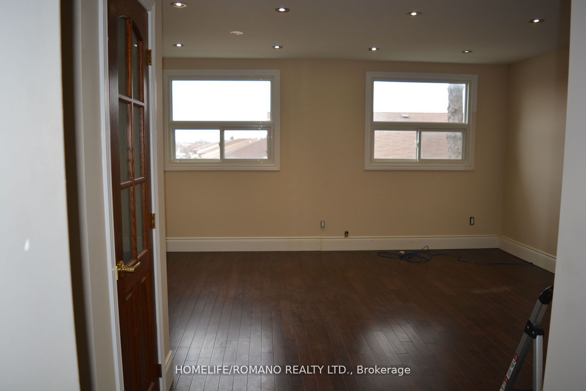 6127 Steeles Avenue Property Photo 9