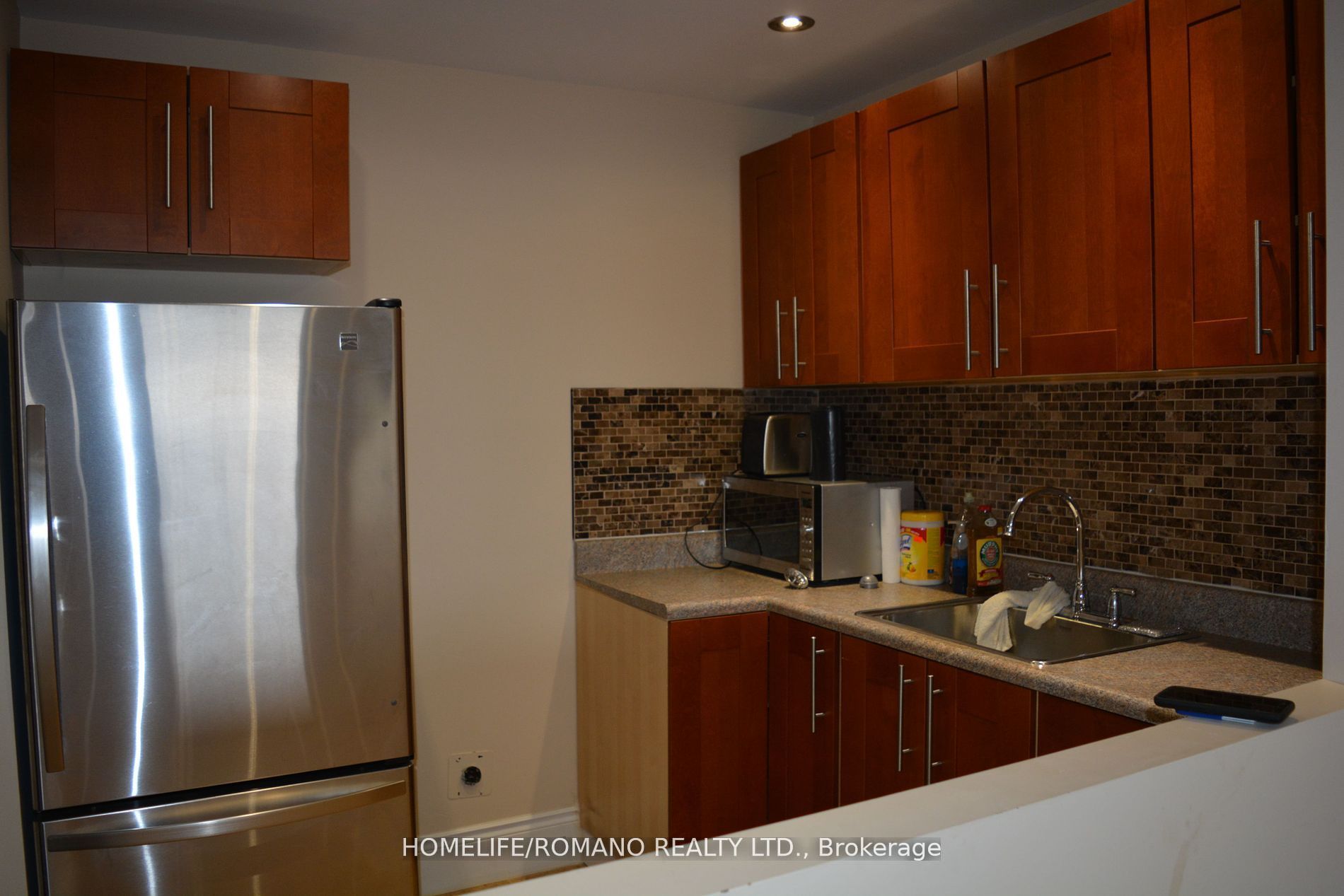 6127 Steeles Avenue Property Photo 10