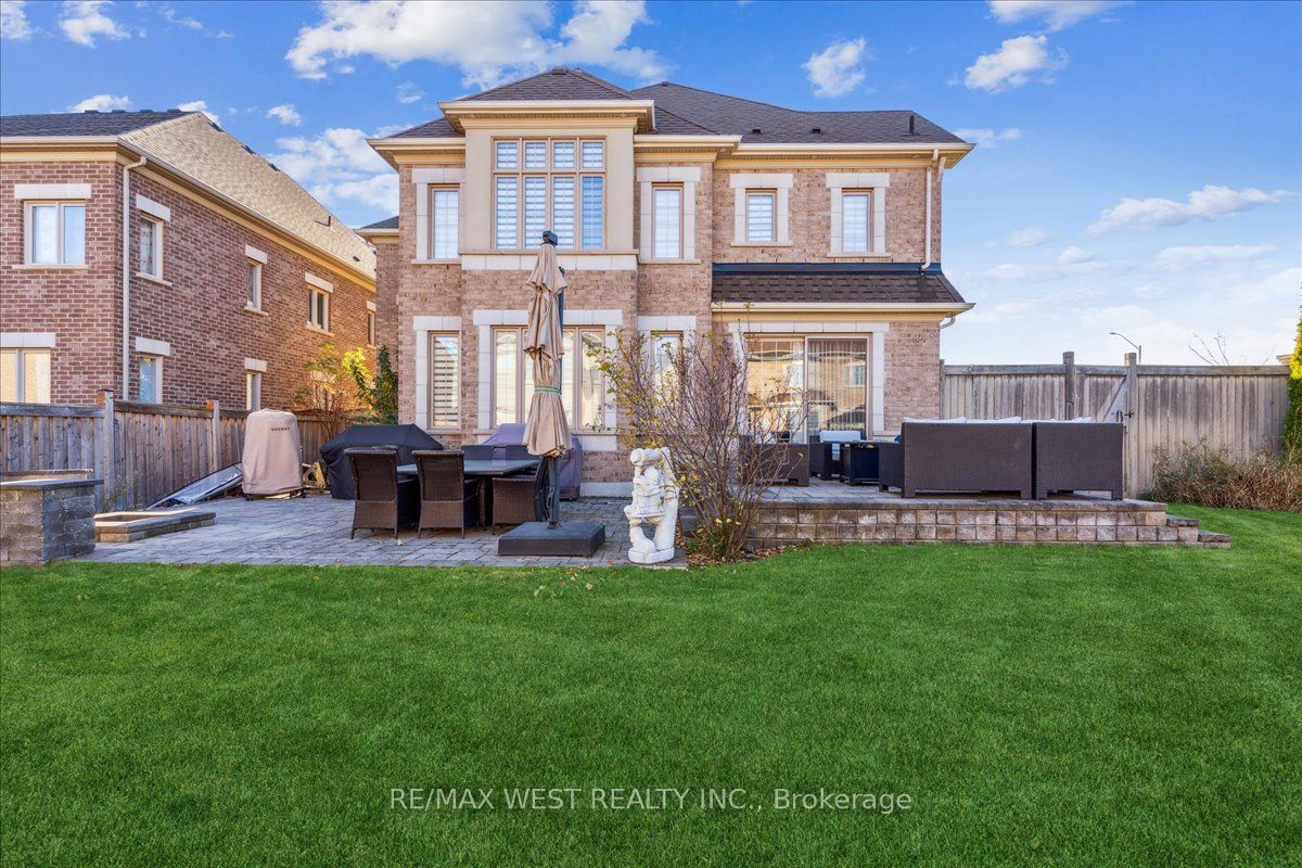 36 Lampman Crescent Property Photo 30