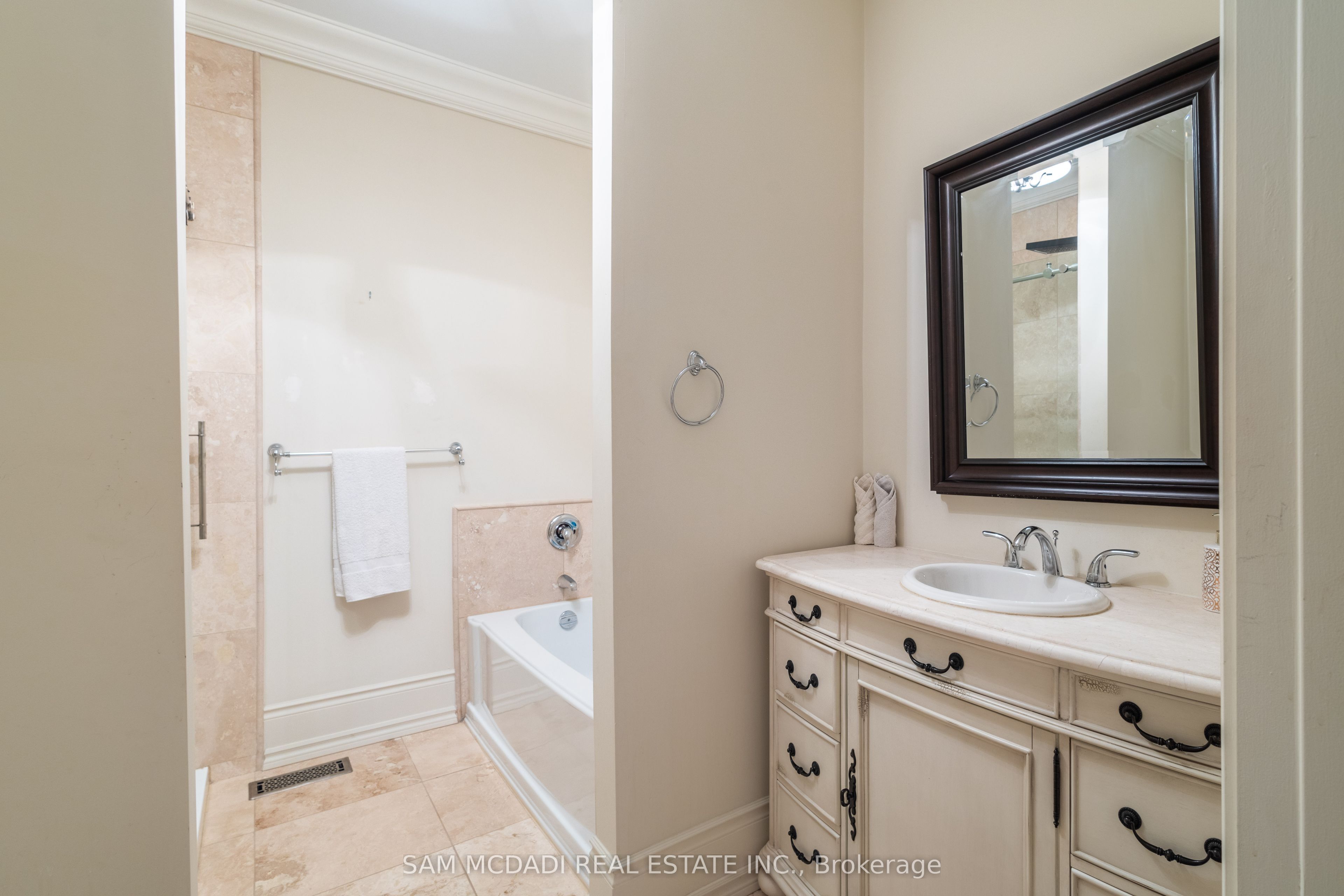 6195 Milburough Line Property Photo 24