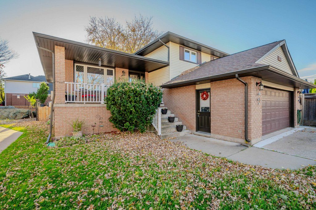 2378 Headon Road Property Photo 3