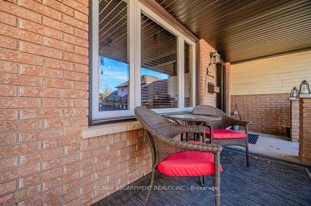 2378 Headon Road Property Photo 4
