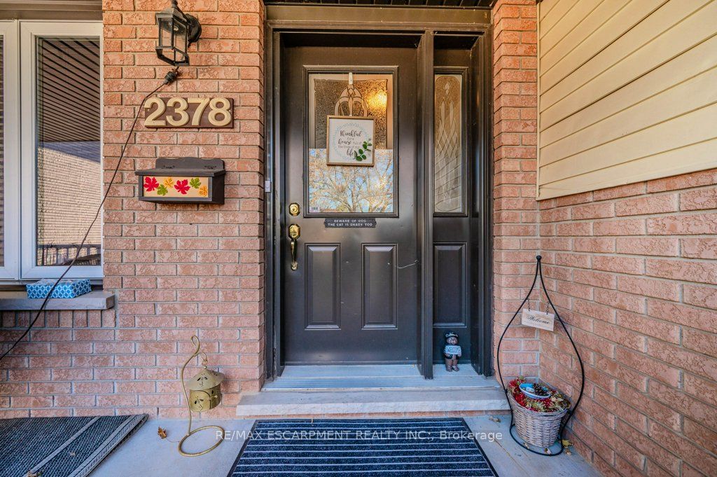 2378 Headon Road Property Photo 5