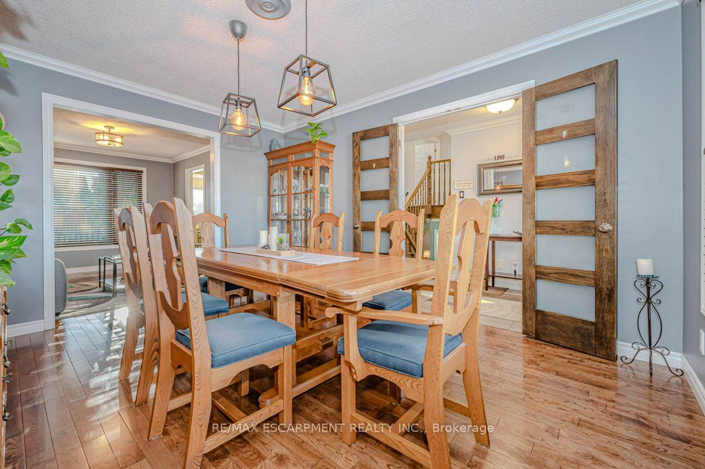 2378 Headon Road Property Photo 6