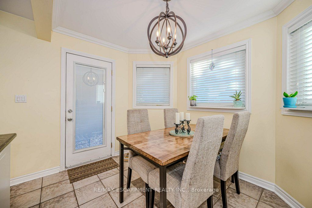 2378 Headon Road Property Photo 11