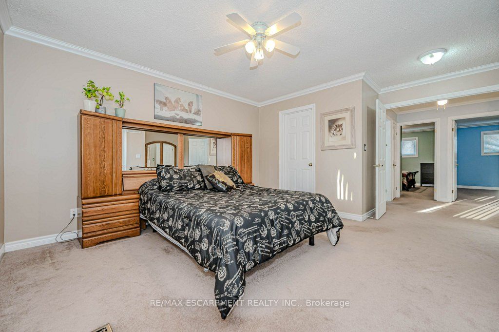 2378 Headon Road Property Photo 13