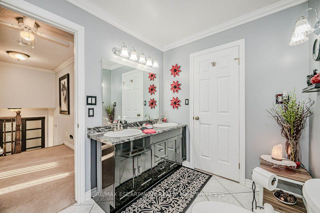 2378 Headon Road Property Photo 15