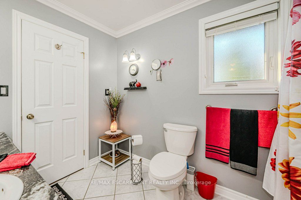 2378 Headon Road Property Photo 16