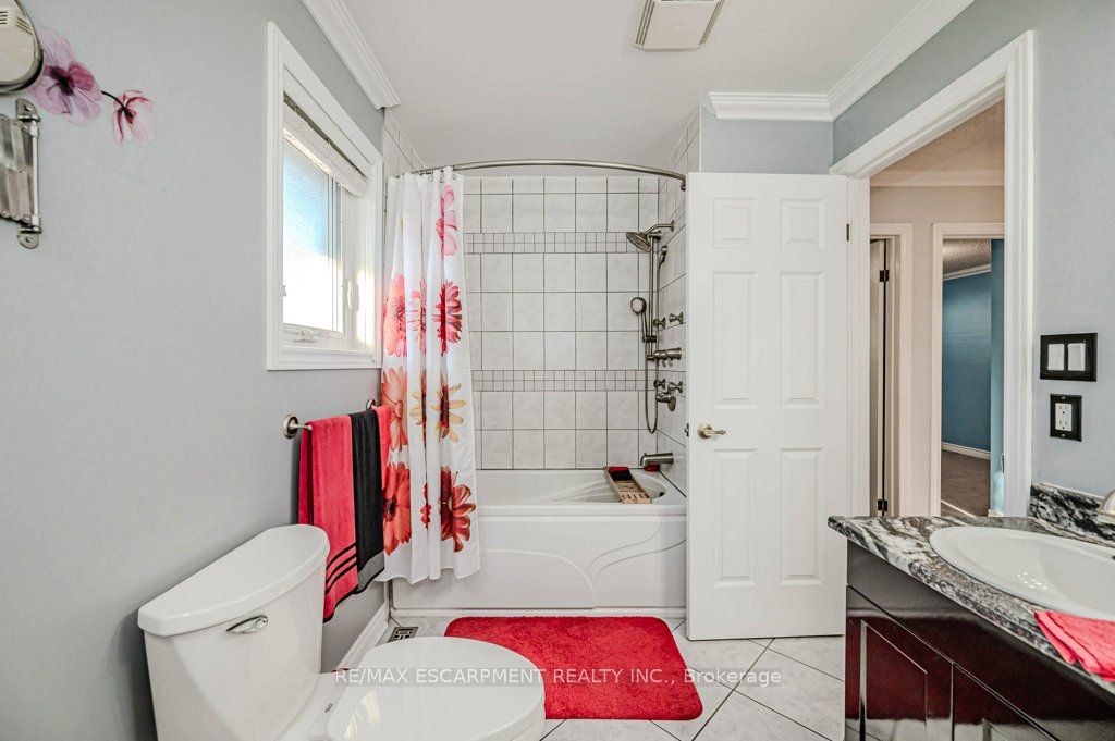 2378 Headon Road Property Photo 17