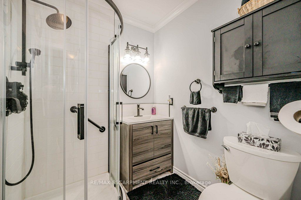 2378 Headon Road Property Photo 23