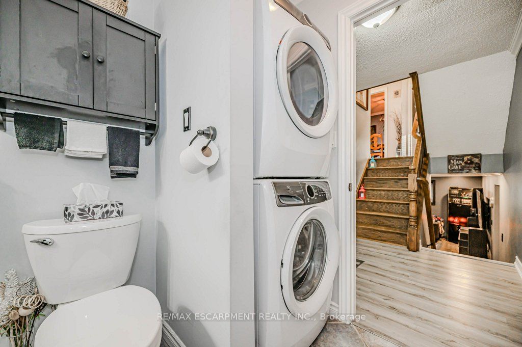 2378 Headon Road Property Photo 24