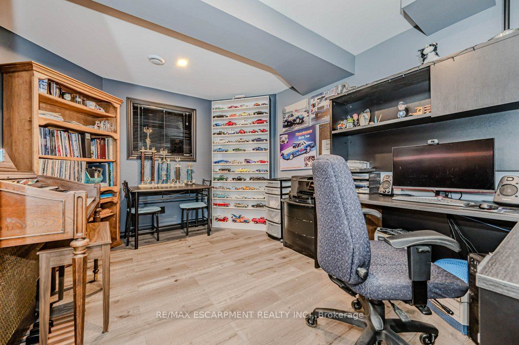 2378 Headon Road Property Photo 27