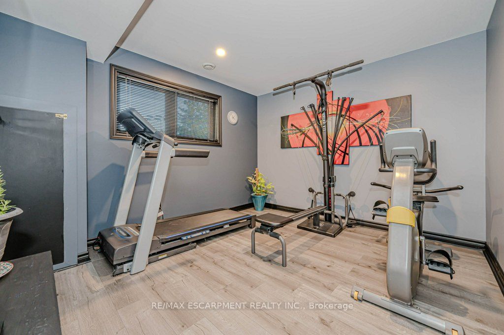 2378 Headon Road Property Photo 28