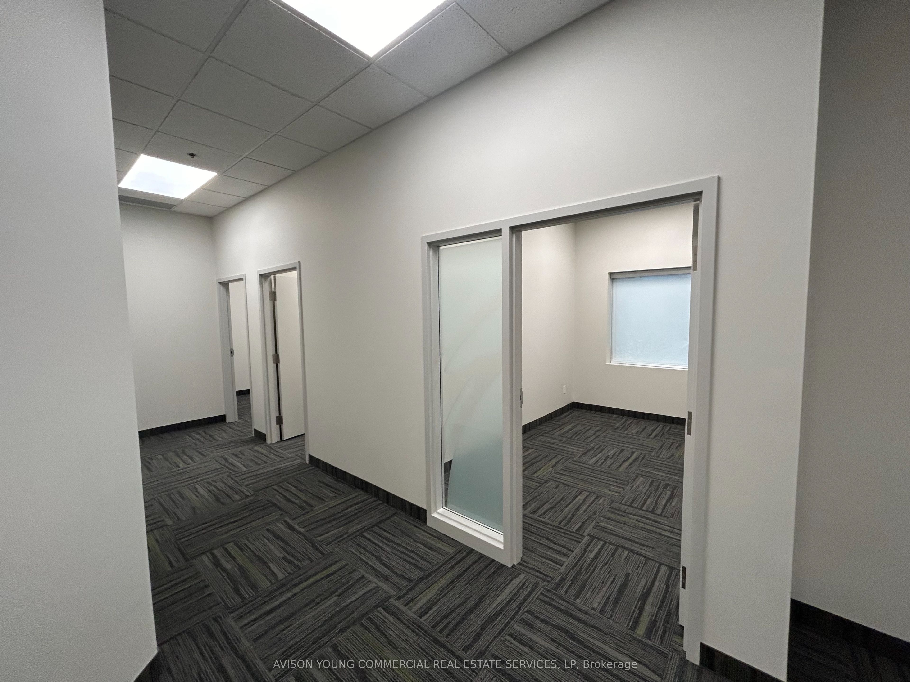 #1-2 - 4100a Sladeview Crescent Property Photo 5