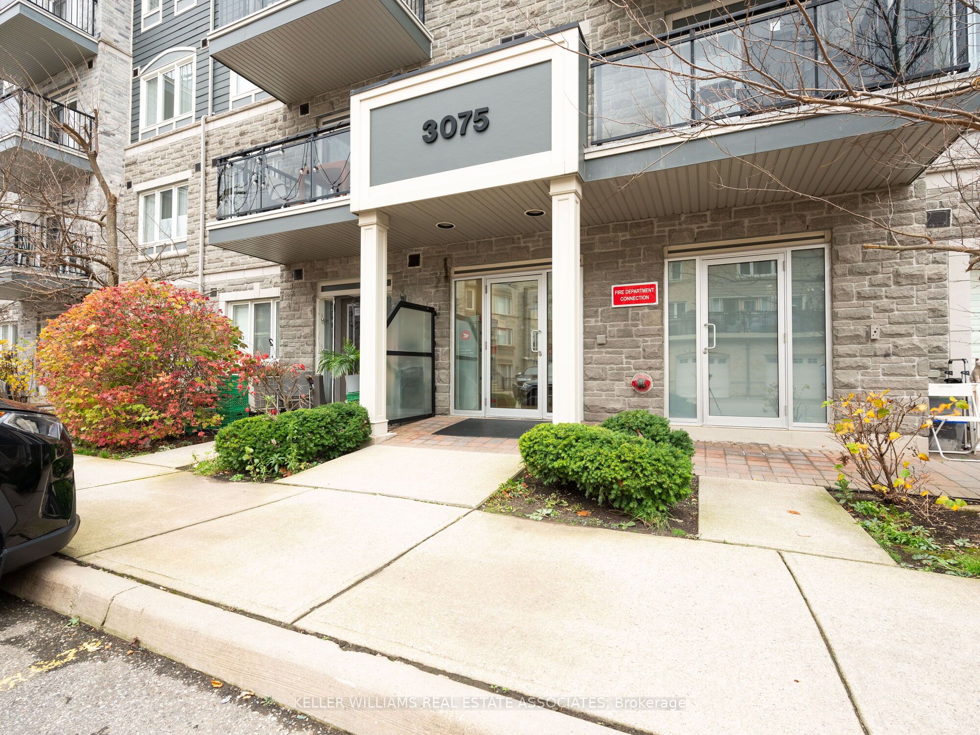 #304 - 3075 Thomas Street Property Photo 2