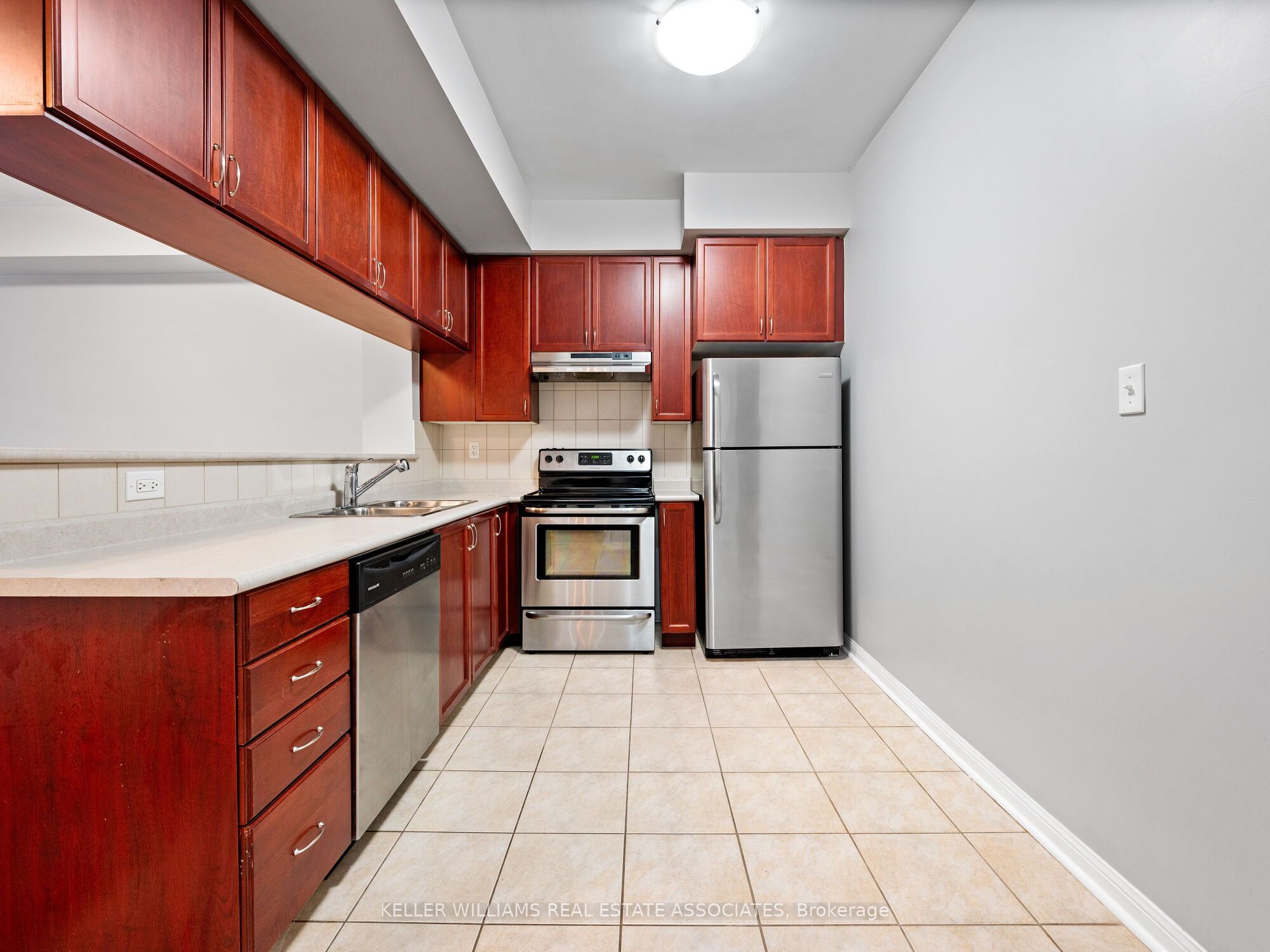 #304 - 3075 Thomas Street Property Photo 5