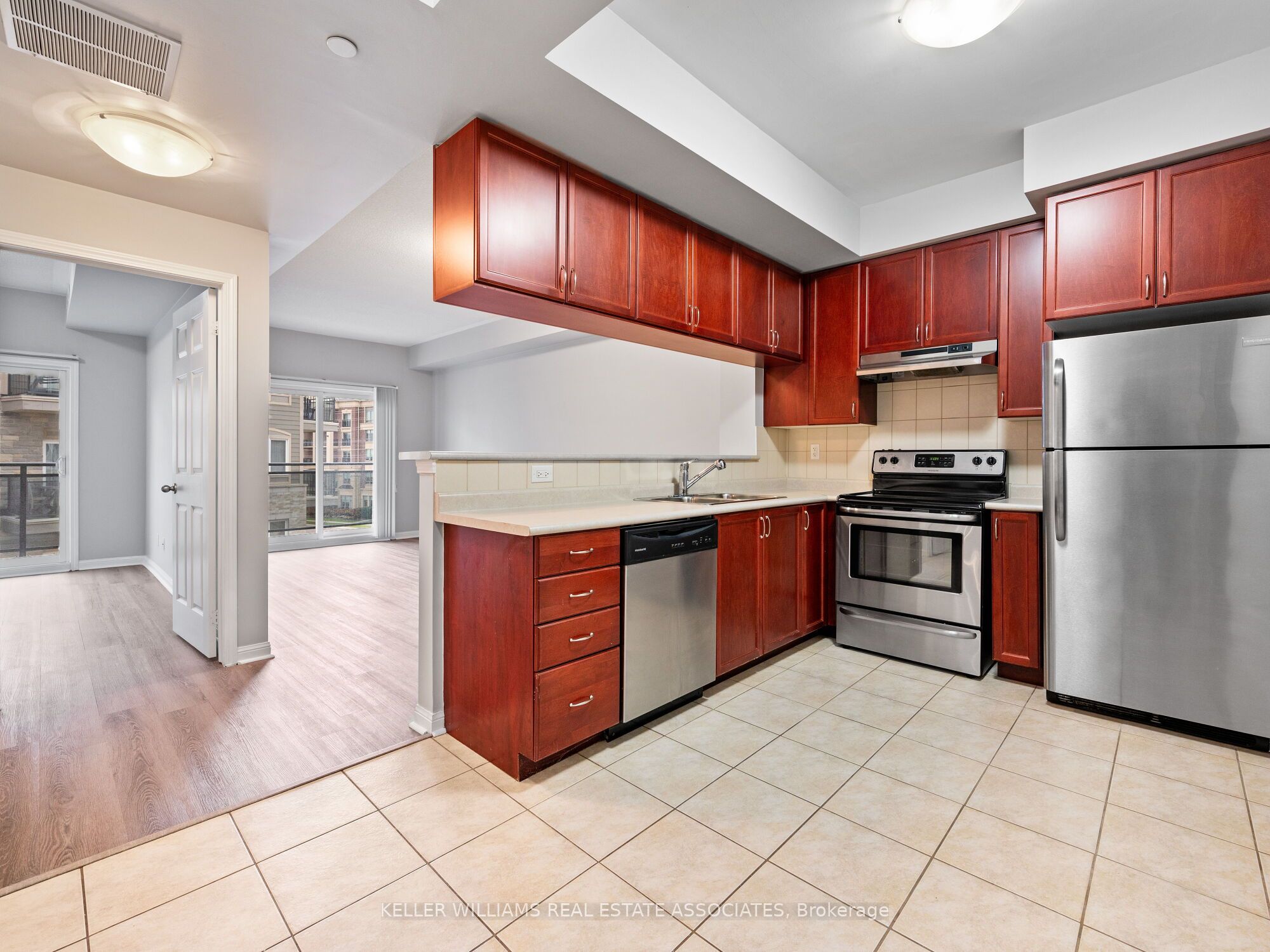#304 - 3075 Thomas Street Property Photo 7