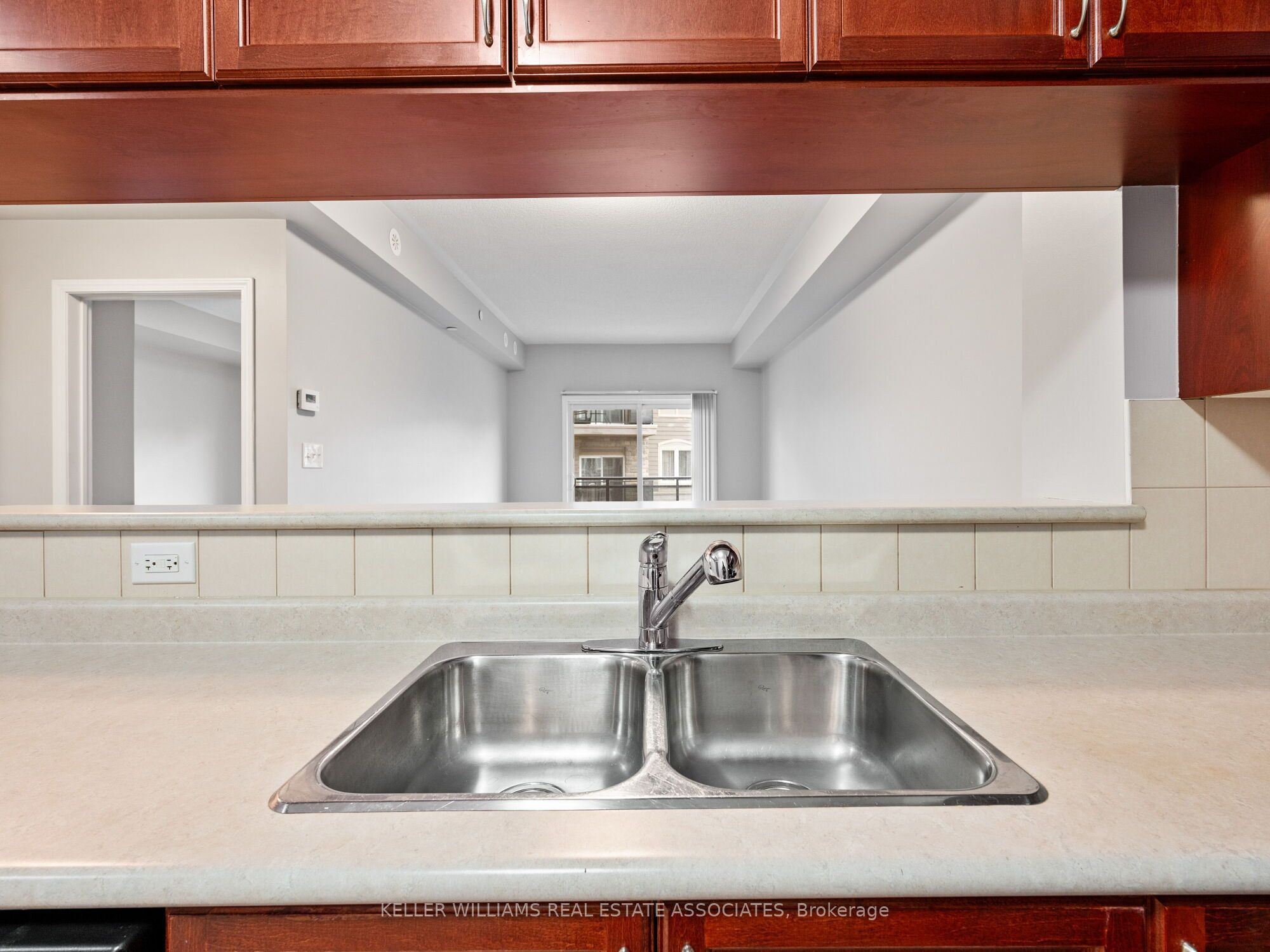 #304 - 3075 Thomas Street Property Photo 9