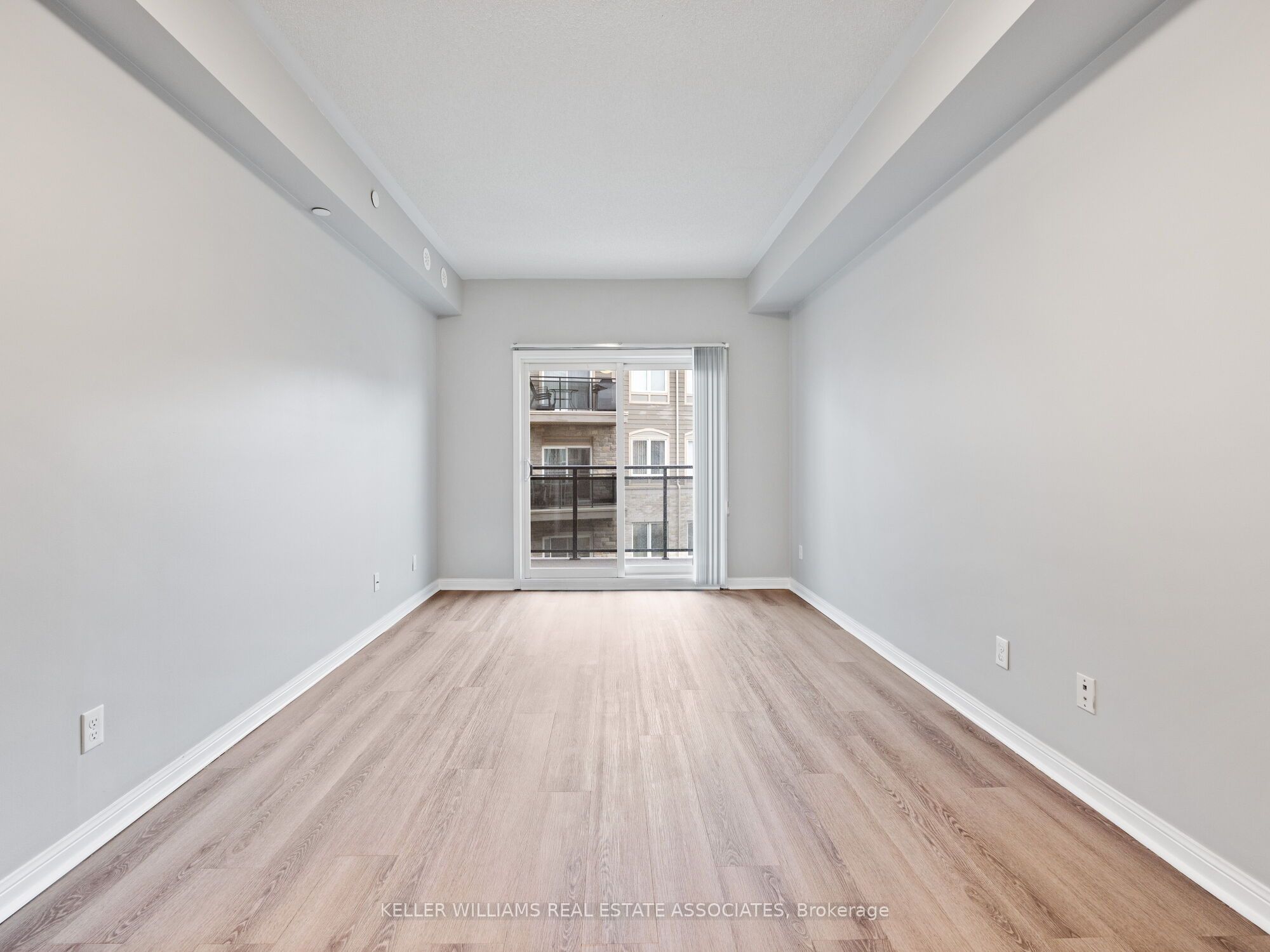 #304 - 3075 Thomas Street Property Photo 11