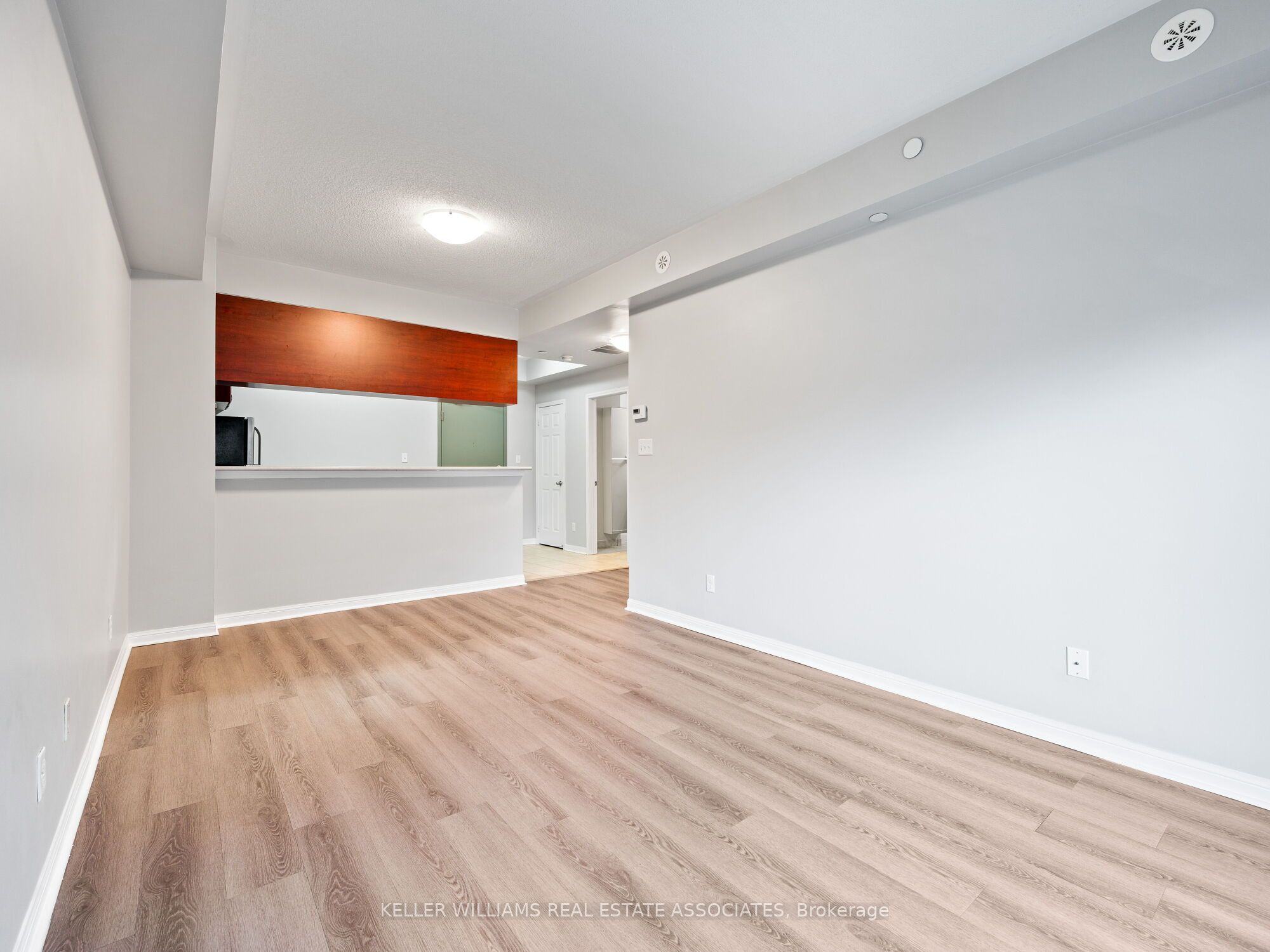 #304 - 3075 Thomas Street Property Photo 17