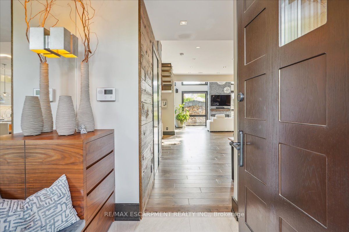 1031 Welwyn Drive Property Photo 2