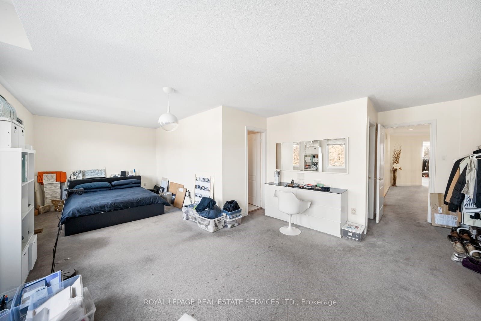 2166 Erin Centre Boulevard Property Photo 4