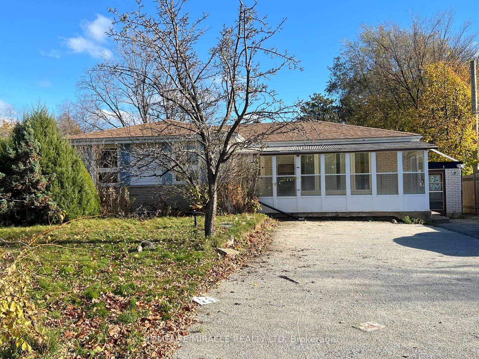 #upper - 4 Braeburn Court Property Photo 2