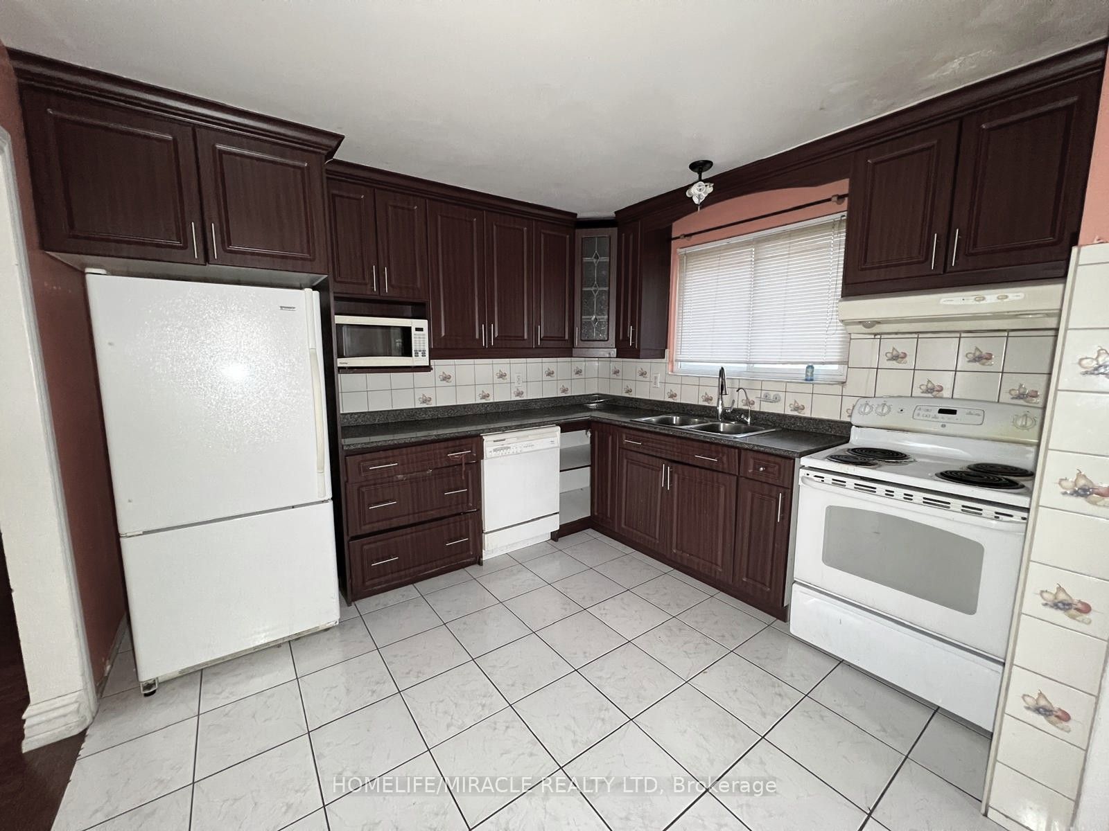 #upper - 4 Braeburn Court Property Photo 3
