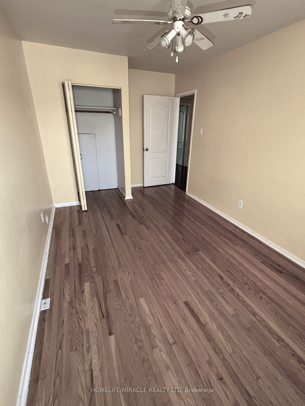 #upper - 4 Braeburn Court Property Photo 8