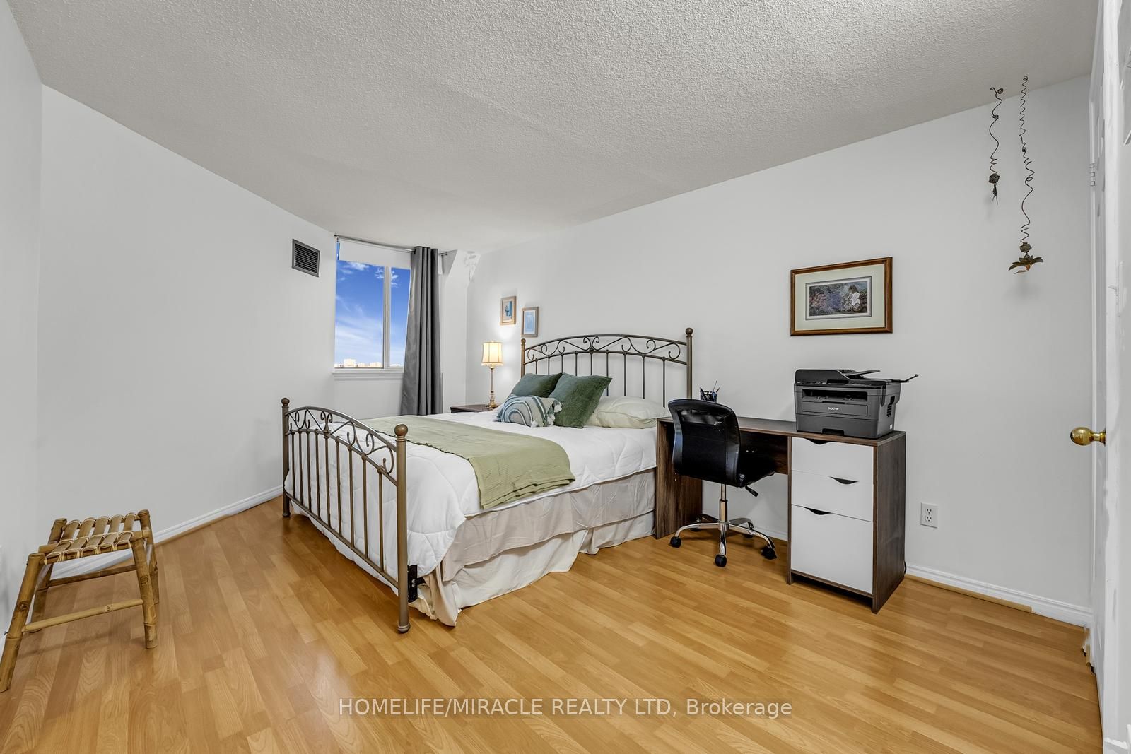 #714 - 1001 Cedarglen Gate Property Photo 3