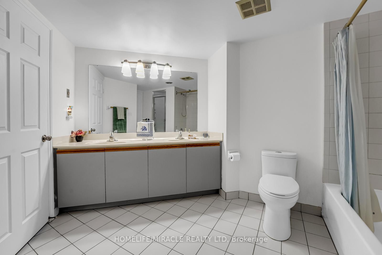 #714 - 1001 Cedarglen Gate Property Photo 10