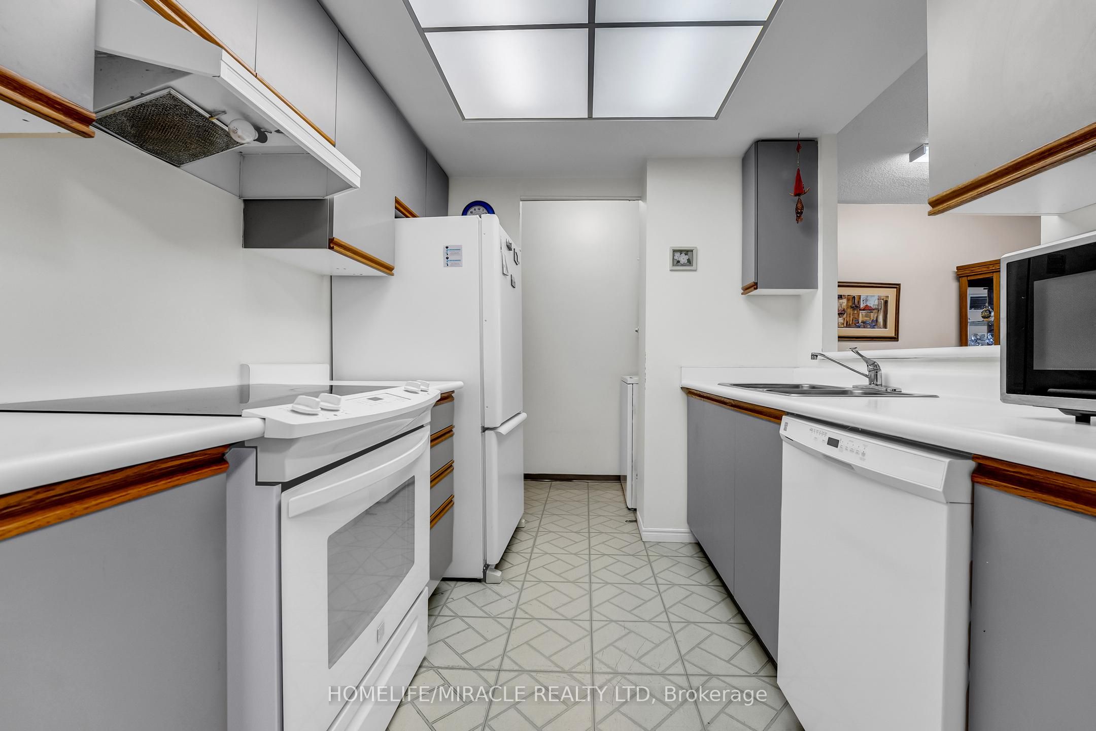 #714 - 1001 Cedarglen Gate Property Photo 42