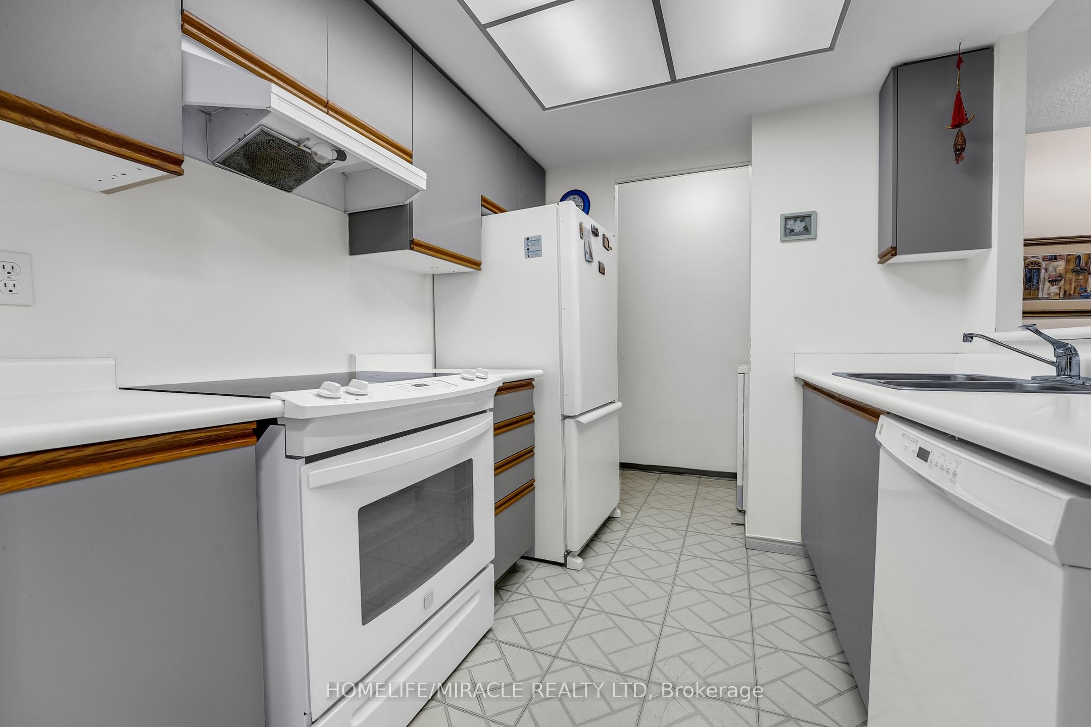#714 - 1001 Cedarglen Gate Property Photo 43