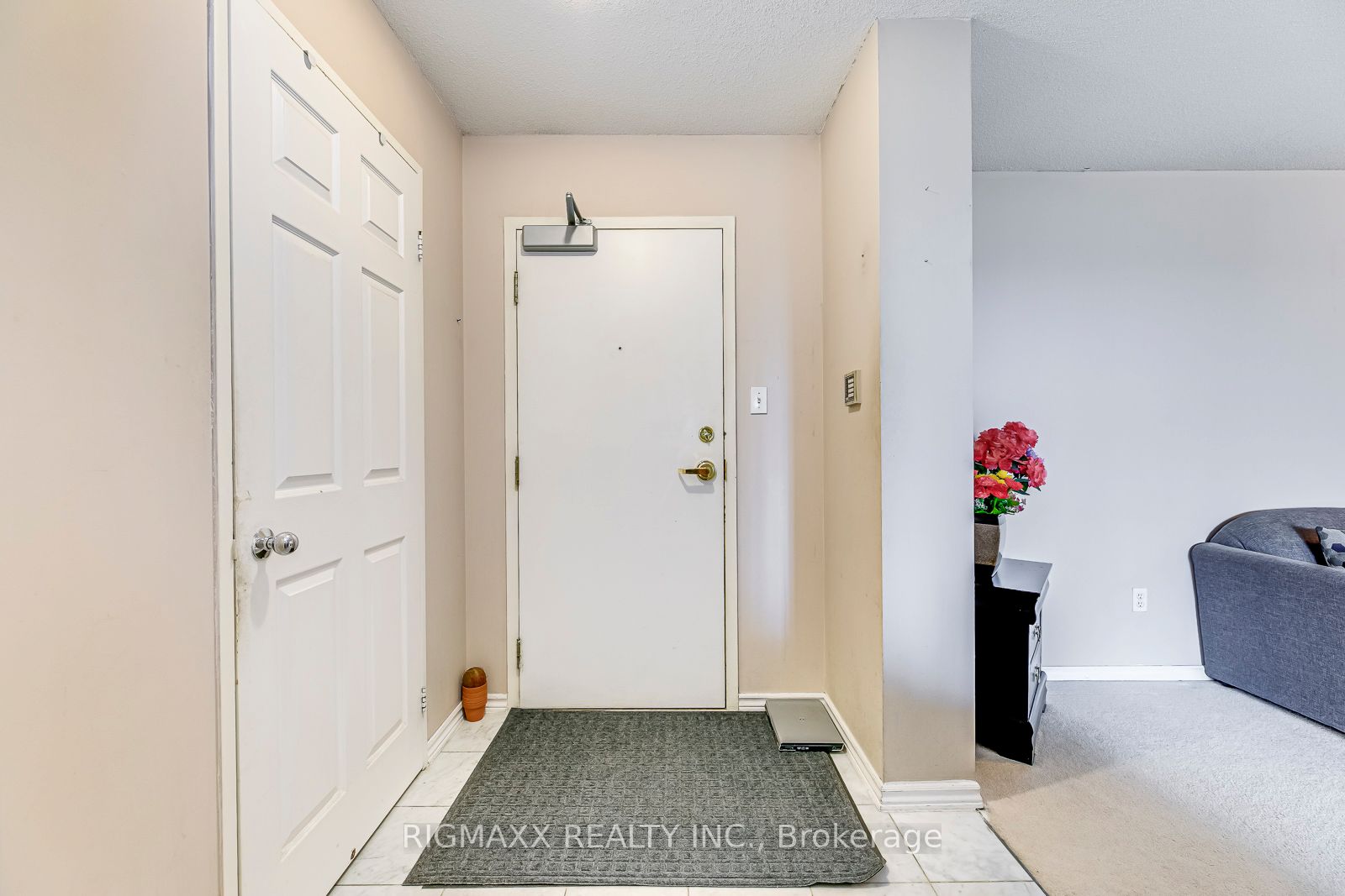#1604 - 30 Malta Avenue Property Photo 6