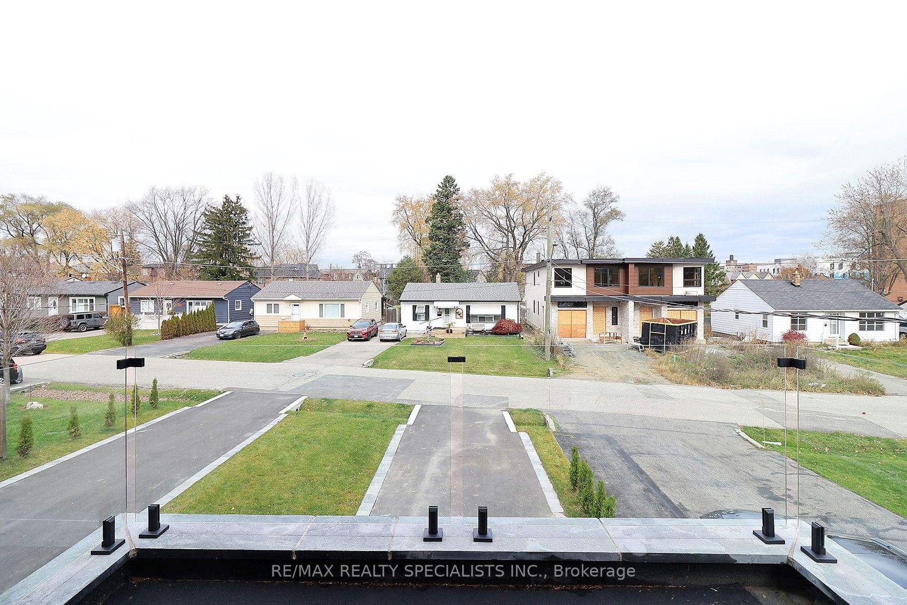 1046 Roosevelt Road Property Photo 6