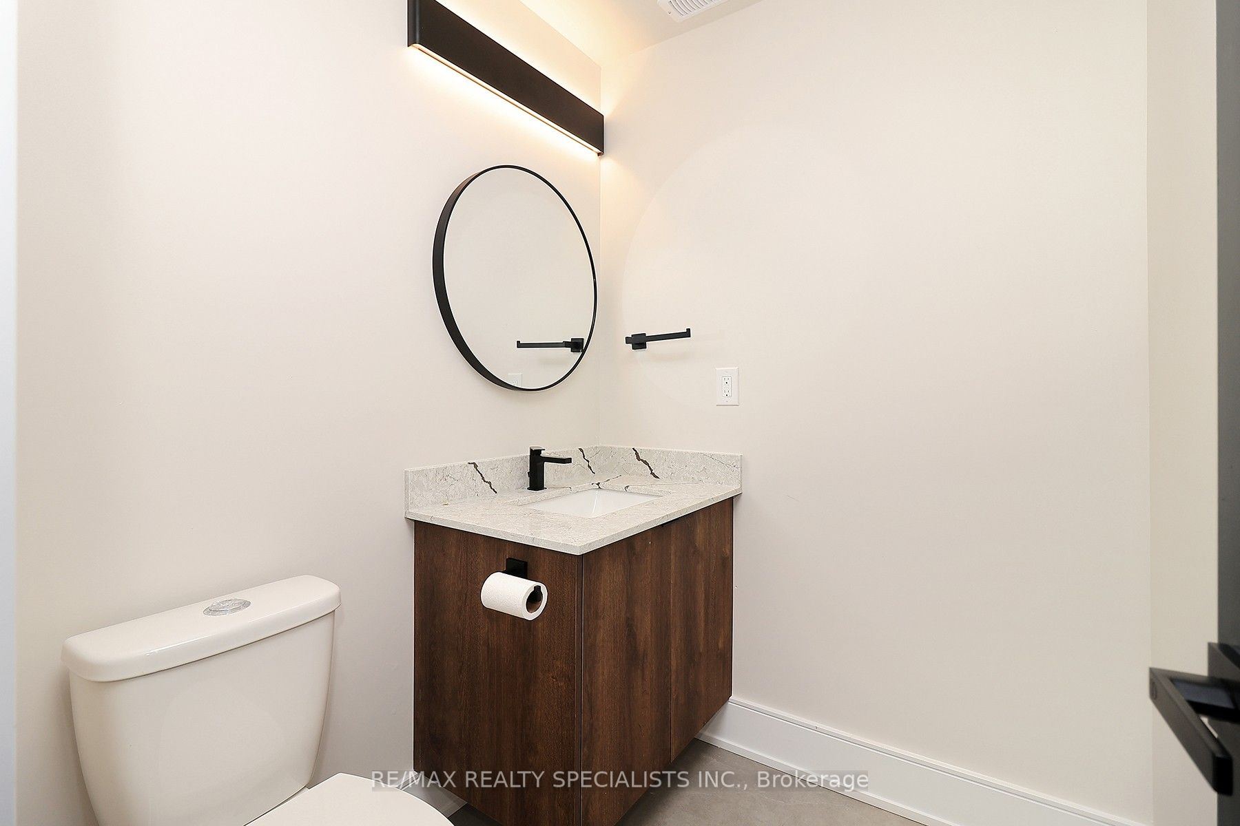 1046 Roosevelt Road Property Photo 9